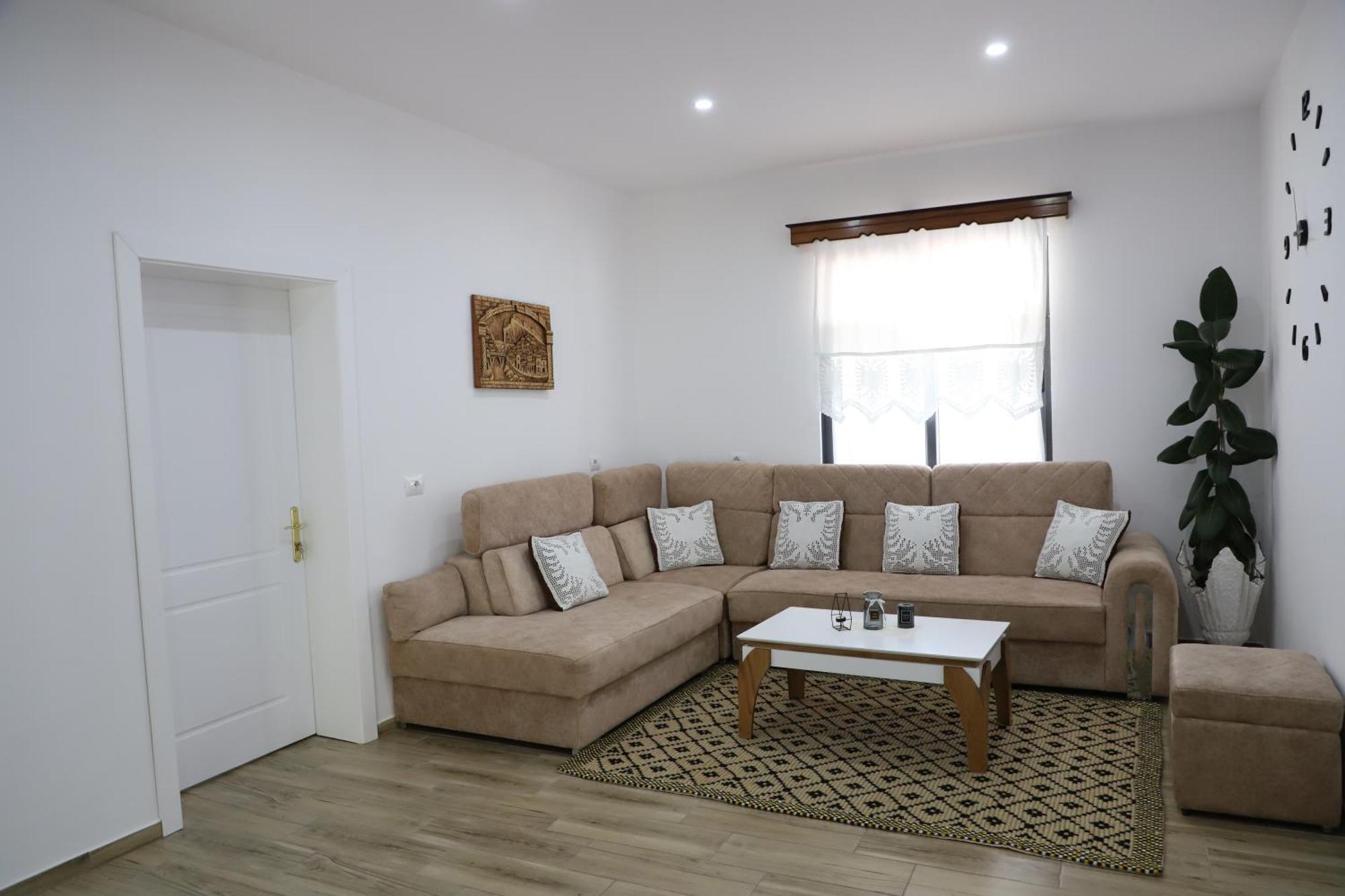 Vila Luen Berat Exterior foto
