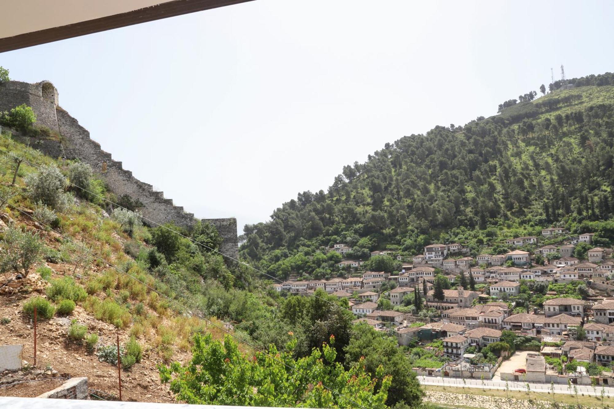 Vila Luen Berat Exterior foto