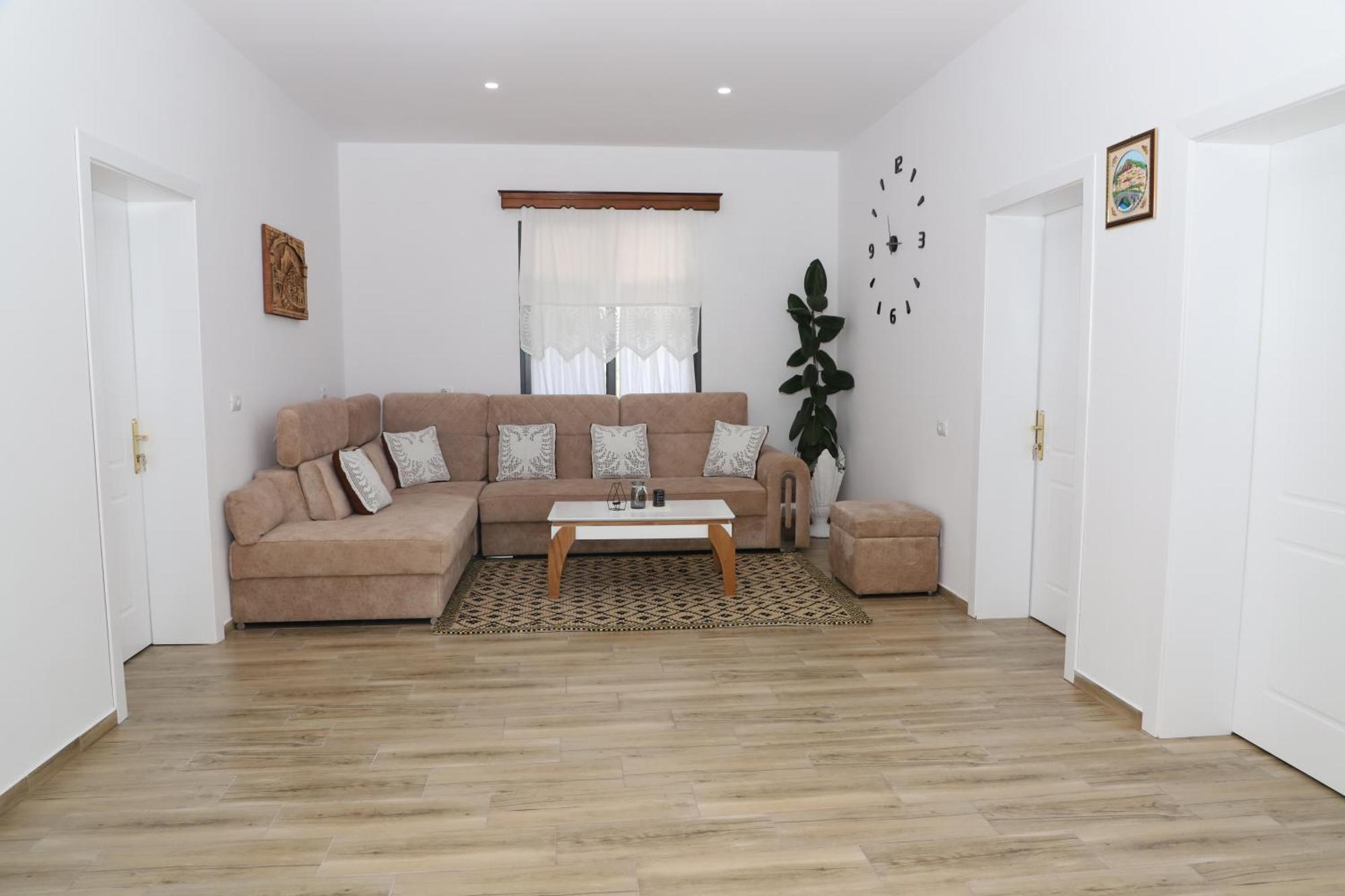 Vila Luen Berat Exterior foto