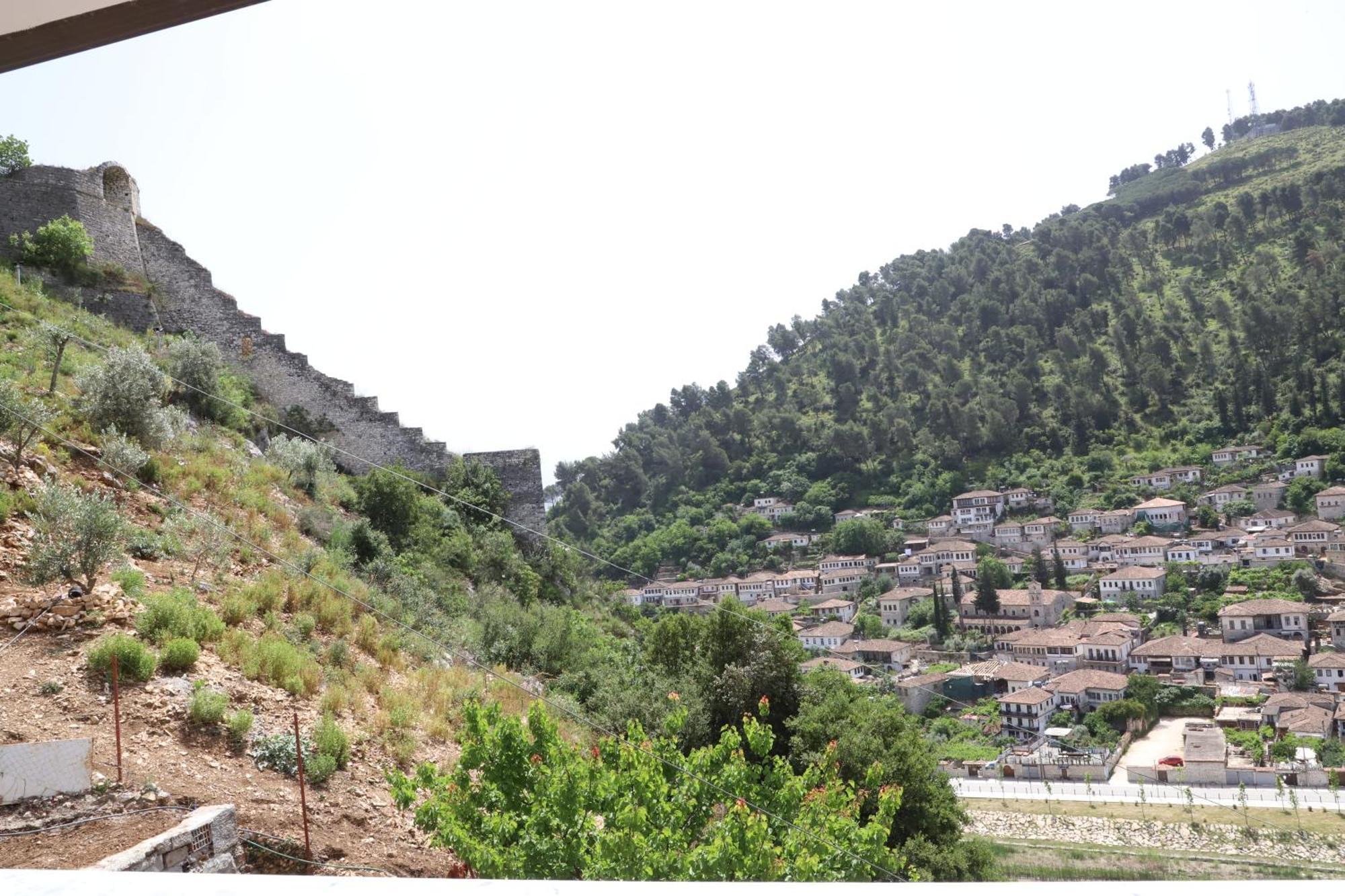 Vila Luen Berat Exterior foto