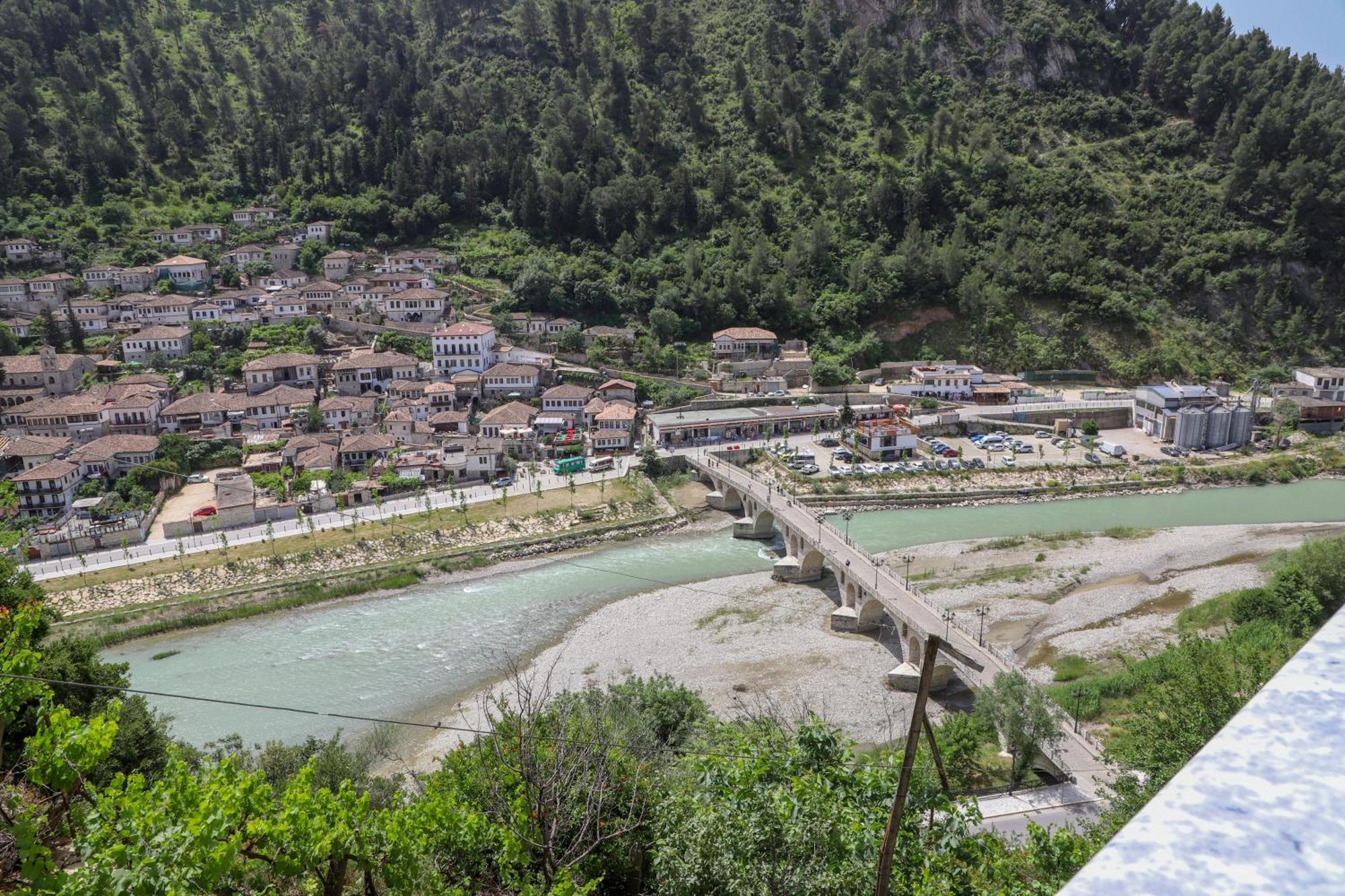 Vila Luen Berat Exterior foto