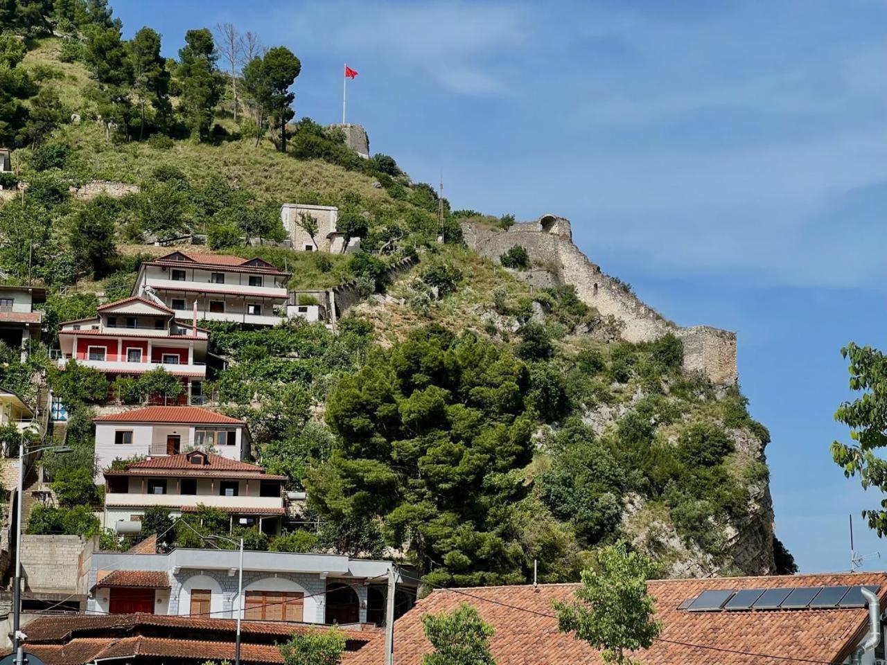 Vila Luen Berat Exterior foto
